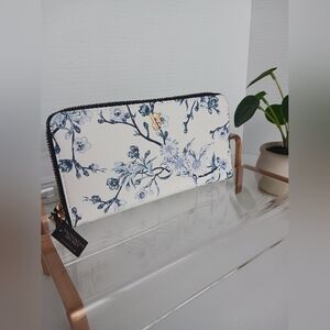 NWT Victoria's Secret - Blue & White Floral Wallet Multiple Compartments! ❤️